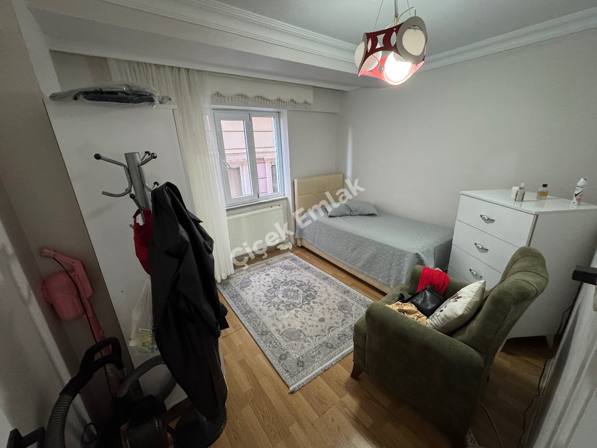 Yeşilpınar'da 80 m2 Balkonlu Arakat Temiz 2+1 Satılık Daire