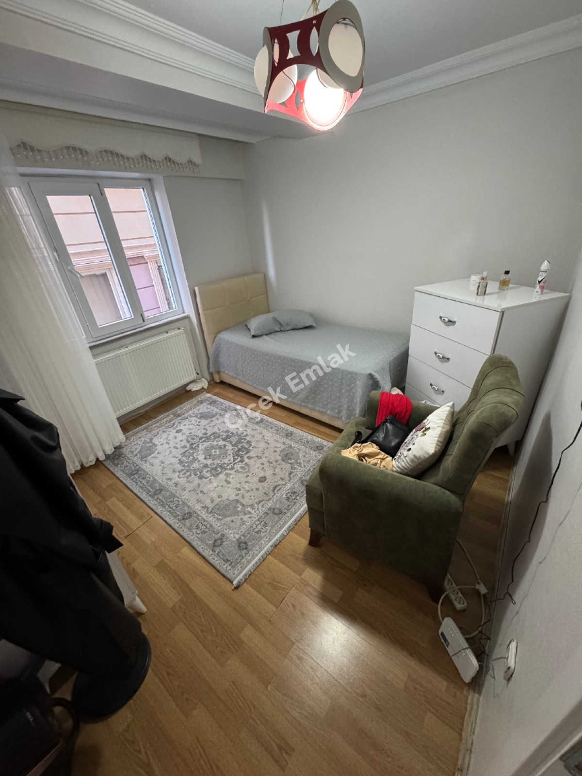 Yeşilpınar'da 80 m2 Balkonlu Arakat Temiz 2+1 Satılık Daire