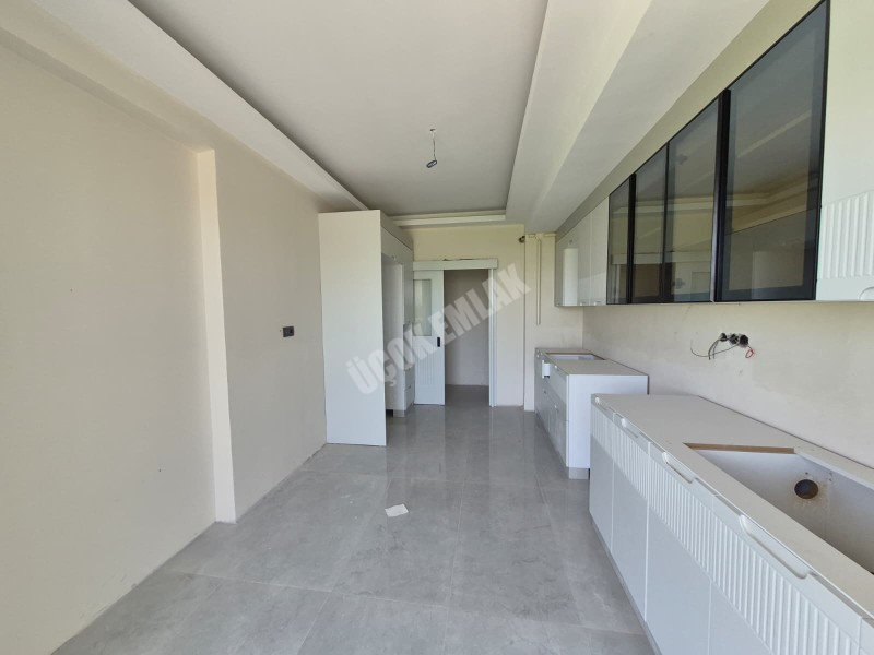 AFYON ÜÇOK EMLAKTAN KARŞIYAKA MAH 3+1 130M² SIFIR SATILIK DAİRE 