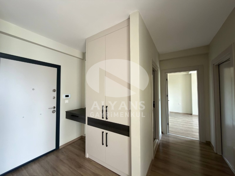ALYANS'TAN SİTE İÇİ CEPHELERİ AÇIK KUSURSUZ İŞÇİLİKLİ 2+1 