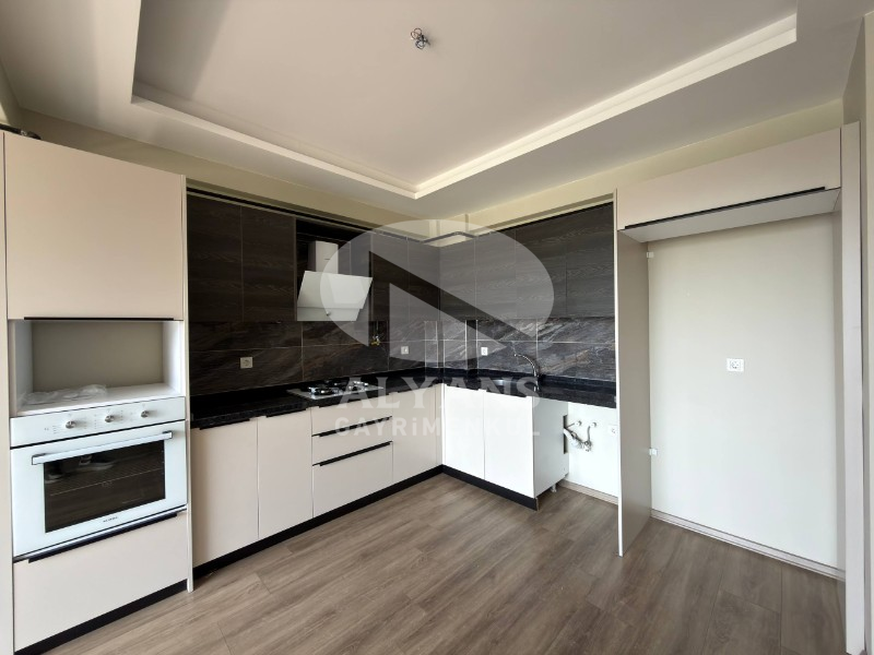 ALYANS'TAN SİTE İÇİ CEPHELERİ AÇIK KUSURSUZ İŞÇİLİKLİ 2+1 
