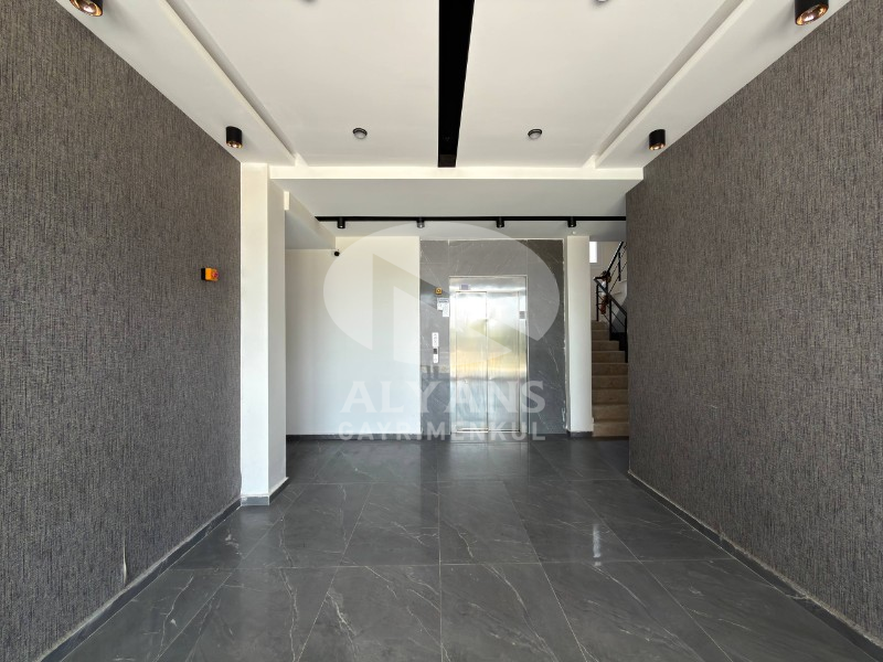 ALYANS'TAN SİTE İÇİ CEPHELERİ AÇIK KUSURSUZ İŞÇİLİKLİ 2+1 