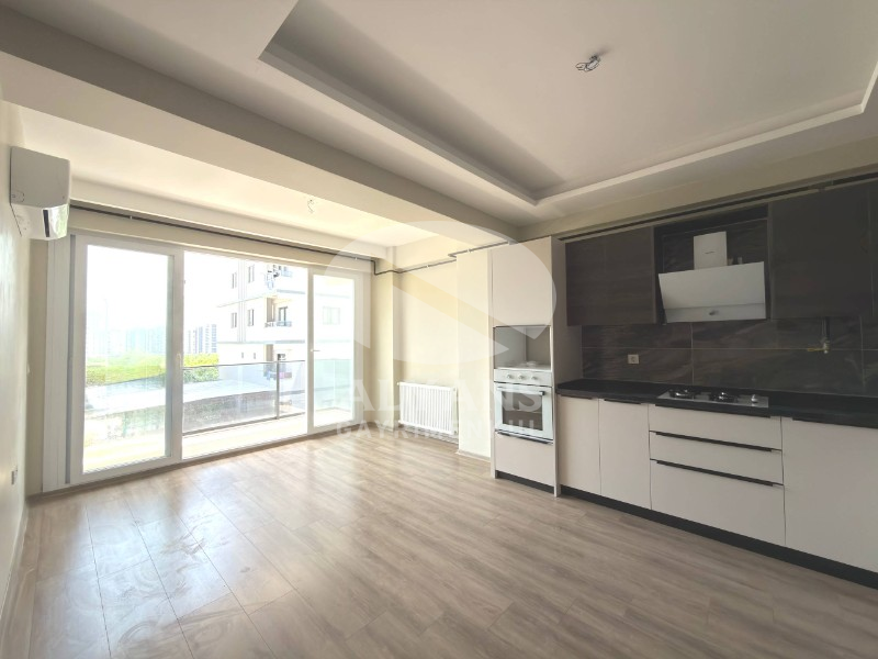 ALYANS'TAN SİTE İÇİ CEPHELERİ AÇIK KUSURSUZ İŞÇİLİKLİ 2+1 
