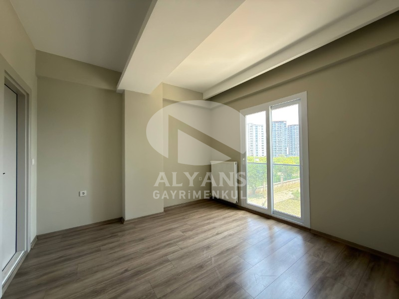 ALYANS'TAN SİTE İÇİ CEPHELERİ AÇIK KUSURSUZ İŞÇİLİKLİ 2+1 