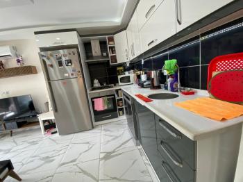 AKBÜK’TE HAVUZLU SİTE İÇERİSİNDE DENİZ MANZARALI 2+1 FIRSAT DAİRE!