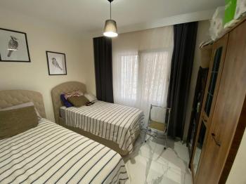 AKBÜK’TE HAVUZLU SİTE İÇERİSİNDE DENİZ MANZARALI 2+1 FIRSAT DAİRE!