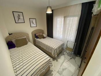 AKBÜK’TE HAVUZLU SİTE İÇERİSİNDE DENİZ MANZARALI 2+1 FIRSAT DAİRE!