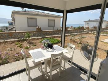AKBÜK’TE HAVUZLU SİTE İÇERİSİNDE DENİZ MANZARALI 2+1 FIRSAT DAİRE!