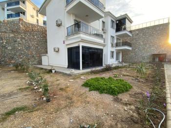 AKBÜK’TE HAVUZLU SİTE İÇERİSİNDE DENİZ MANZARALI 2+1 FIRSAT DAİRE!