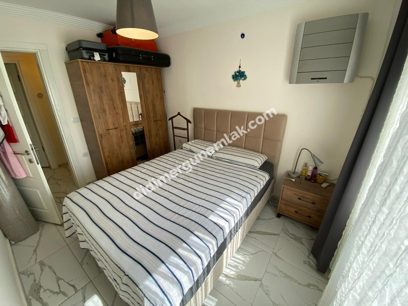 AKBÜK’TE HAVUZLU SİTE İÇERİSİNDE DENİZ MANZARALI 2+1 FIRSAT DAİRE!