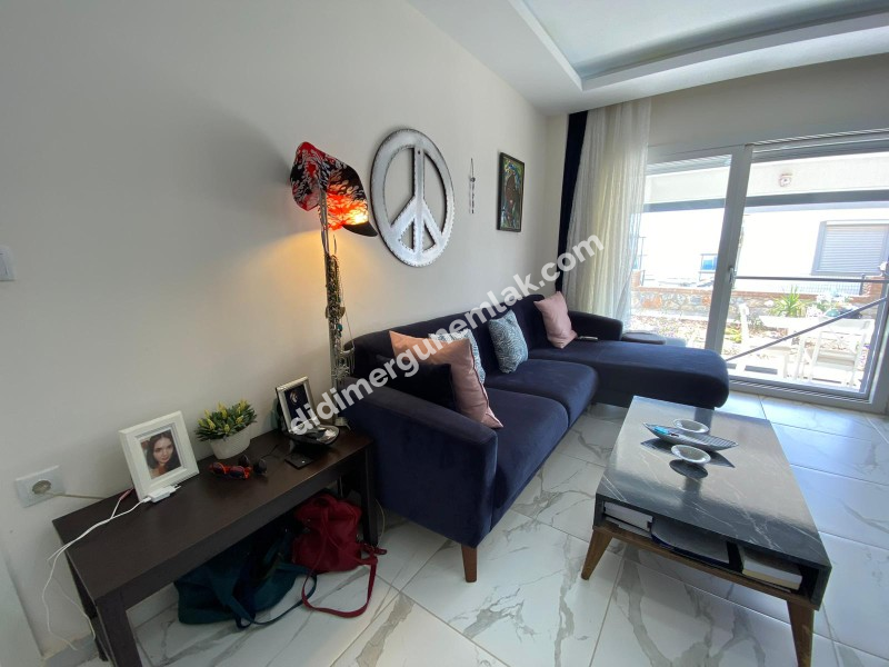 AKBÜK’TE HAVUZLU SİTE İÇERİSİNDE DENİZ MANZARALI 2+1 FIRSAT DAİRE!