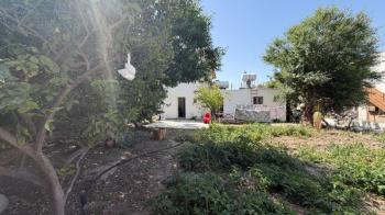 Lefkoşa Değirmenlik'de 3+1 YARDIMCI EVİ İLE BİRLİKTE SATILIK 3+1 MÜSTAKİL EV