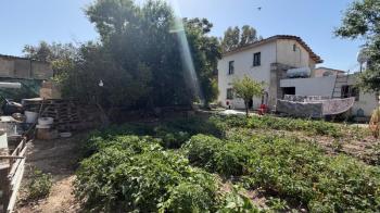 Lefkoşa Değirmenlik'de 3+1 YARDIMCI EVİ İLE BİRLİKTE SATILIK 3+1 MÜSTAKİL EV