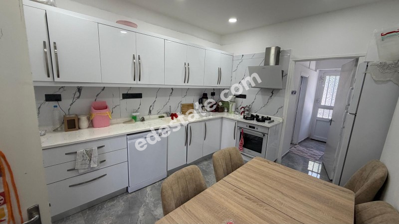 Lefkoşa Değirmenlik'de 3+1 YARDIMCI EVİ İLE BİRLİKTE SATILIK 3+1 MÜSTAKİL EV