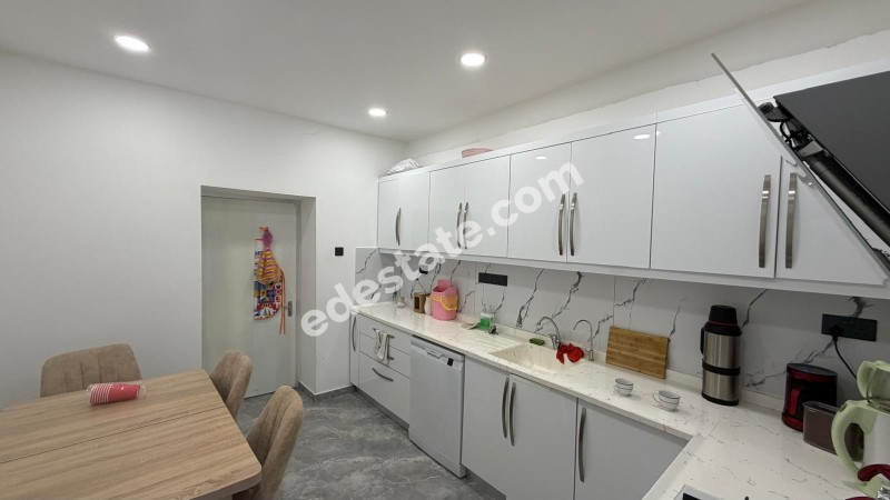 Lefkoşa Değirmenlik'de 3+1 YARDIMCI EVİ İLE BİRLİKTE SATILIK 3+1 MÜSTAKİL EV