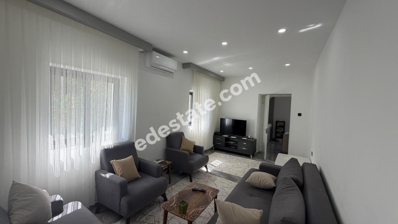 Lefkoşa Değirmenlik'de 3+1 YARDIMCI EVİ İLE BİRLİKTE SATILIK 3+1 MÜSTAKİL EV