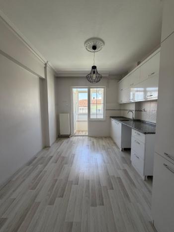 GÜVENAY - ÇORUM BAHÇELİEVLER BAHAR CADDESİ ÜZERİ 3+1 KİRALIK DAİRE