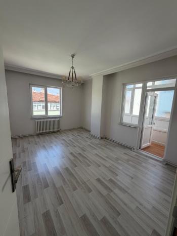 GÜVENAY - ÇORUM BAHÇELİEVLER BAHAR CADDESİ ÜZERİ 3+1 KİRALIK DAİRE