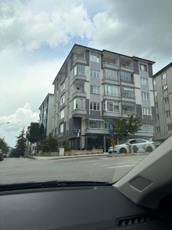 GÜVENAY - ÇORUM BAHÇELİEVLER BAHAR CADDESİ ÜZERİ 3+1 KİRALIK DAİRE