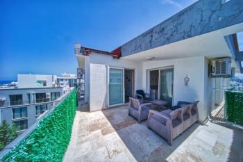 Girne Merkez'de Satılık Geniş 3+1 Penthouse
