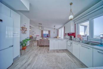 Girne Merkez'de Satılık Geniş 3+1 Penthouse