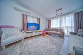 Girne Merkez'de Satılık Geniş 3+1 Penthouse