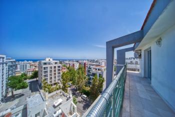 Girne Merkez'de Satılık Geniş 3+1 Penthouse