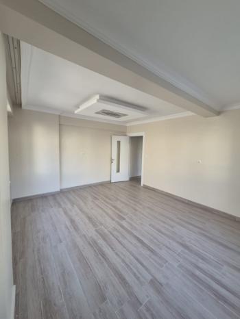 AFYON ÜÇOK EMLAKTAN VEYSEL KARANİ MAH 2+1 75M² TEMİZ BAKIMLI KİRALIK DAİRE 