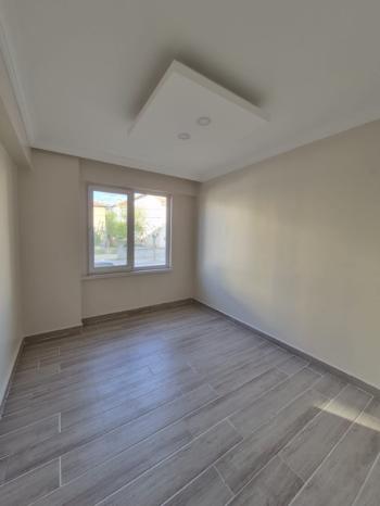 AFYON ÜÇOK EMLAKTAN VEYSEL KARANİ MAH 2+1 75M² TEMİZ BAKIMLI KİRALIK DAİRE 