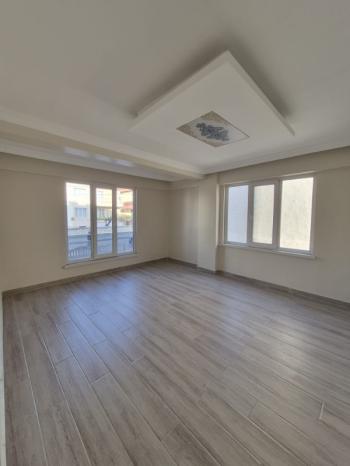 AFYON ÜÇOK EMLAKTAN VEYSEL KARANİ MAH 2+1 75M² TEMİZ BAKIMLI KİRALIK DAİRE 