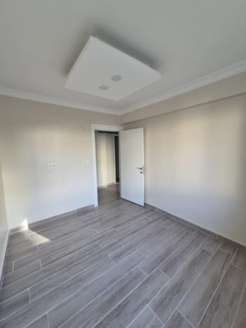 AFYON ÜÇOK EMLAKTAN VEYSEL KARANİ MAH 2+1 75M² TEMİZ BAKIMLI KİRALIK DAİRE 