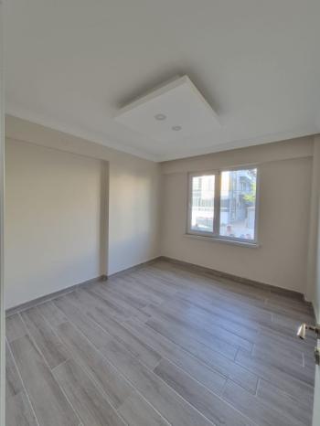 AFYON ÜÇOK EMLAKTAN VEYSEL KARANİ MAH 2+1 75M² TEMİZ BAKIMLI KİRALIK DAİRE 
