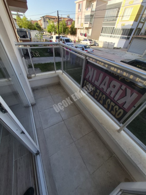 AFYON ÜÇOK EMLAKTAN VEYSEL KARANİ MAH 2+1 75M² TEMİZ BAKIMLI KİRALIK DAİRE            