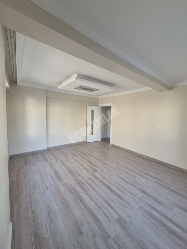 AFYON ÜÇOK EMLAKTAN VEYSEL KARANİ MAH 2+1 75M² TEMİZ BAKIMLI KİRALIK DAİRE            