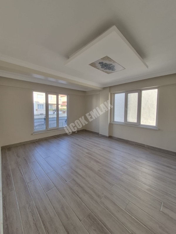 AFYON ÜÇOK EMLAKTAN VEYSEL KARANİ MAH 2+1 75M² TEMİZ BAKIMLI KİRALIK DAİRE            