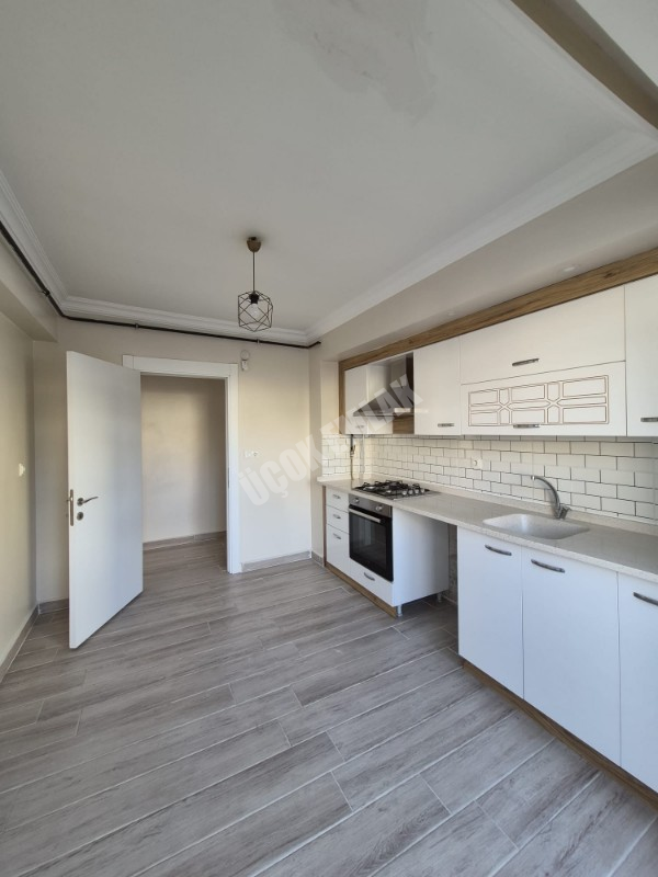 AFYON ÜÇOK EMLAKTAN VEYSEL KARANİ MAH 2+1 75M² TEMİZ BAKIMLI KİRALIK DAİRE            