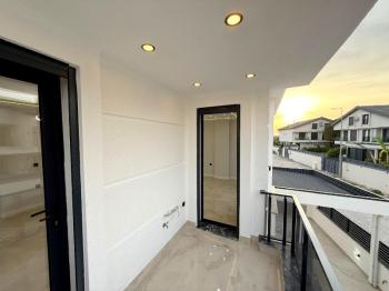 Didim Efeler Mahallesinde Satılık 4+1 Tam Müstakil Vİlla