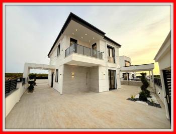 Didim Efeler Mahallesinde Satılık 4+1 Tam Müstakil Vİlla