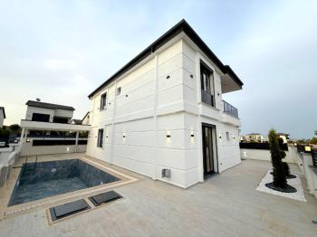 Didim Efeler Mahallesinde Satılık 4+1 Tam Müstakil Vİlla