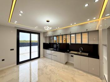 Didim Efeler Mahallesinde Satılık 4+1 Tam Müstakil Vİlla