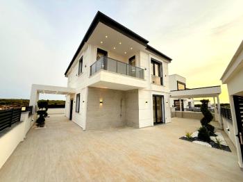Didim Efeler Mahallesinde Satılık 4+1 Tam Müstakil Vİlla