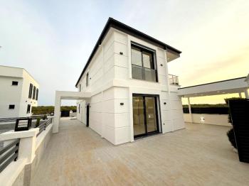 Didim'de Satılık Tam Müstakil Havuzlu Villa
