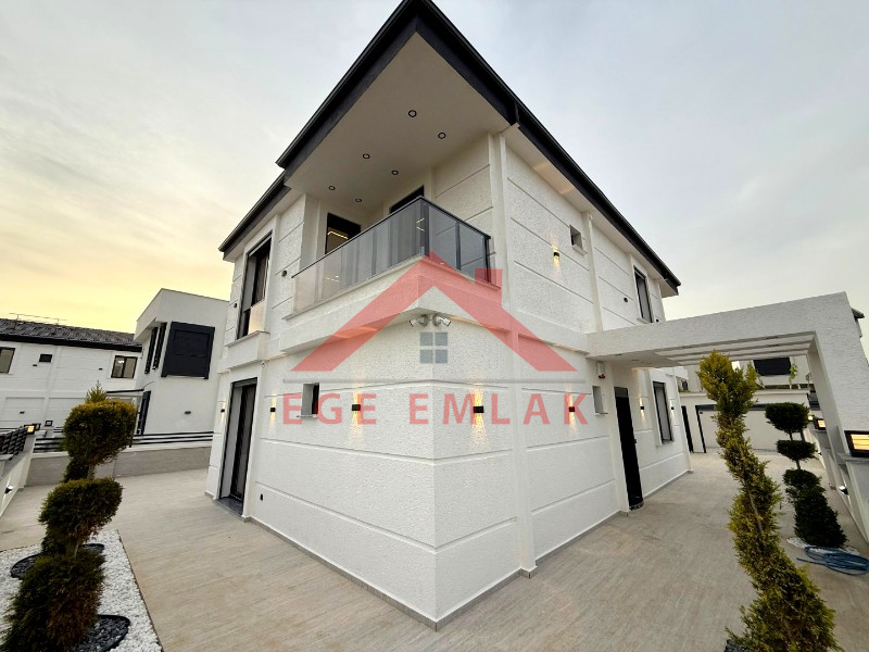 Didim Efeler Mahallesinde Satılık 4+1 Tam Müstakil Vİlla