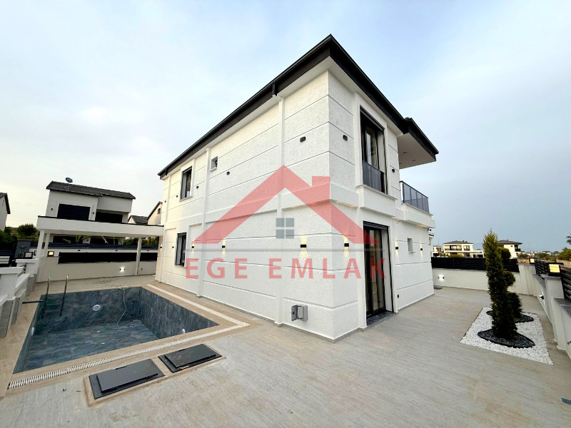 Didim Efeler Mahallesinde Satılık 4+1 Tam Müstakil Vİlla