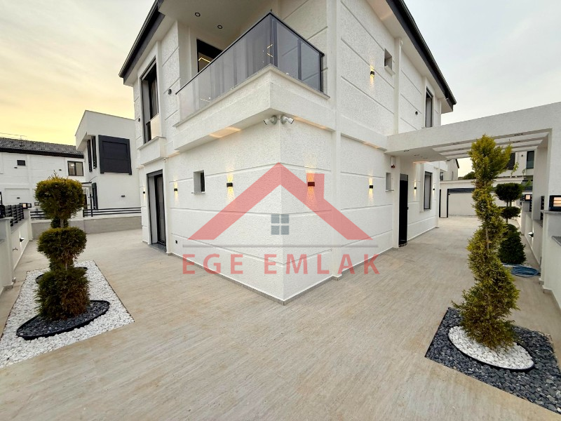 Didim Efeler Mahallesinde Satılık 4+1 Tam Müstakil Vİlla