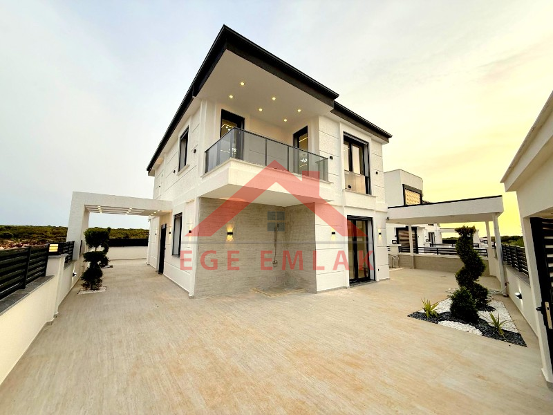 Didim Efeler Mahallesinde Satılık 4+1 Tam Müstakil Vİlla