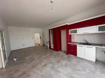 GÖNYELİ'DE TÜRK  MALI  SATILIK DAİRE 