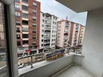 GÜVENAY - ÇORUM ULUKAVAK HALK EĞİTİM MERKEZİ YANI 3+1 KİRALIK DAİRE 