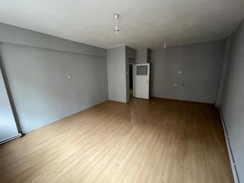 GÜVENAY - ÇORUM ULUKAVAK HALK EĞİTİM MERKEZİ YANI 3+1 KİRALIK DAİRE 