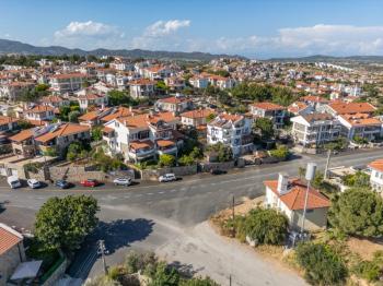 Datça Merkezi Konumda | Bahçe Kullanımlı | Ara Kat 2+1 Satılık Daire